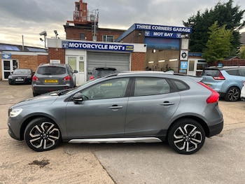 Used Volvo V40 2019 for sale - 77877888: Photo