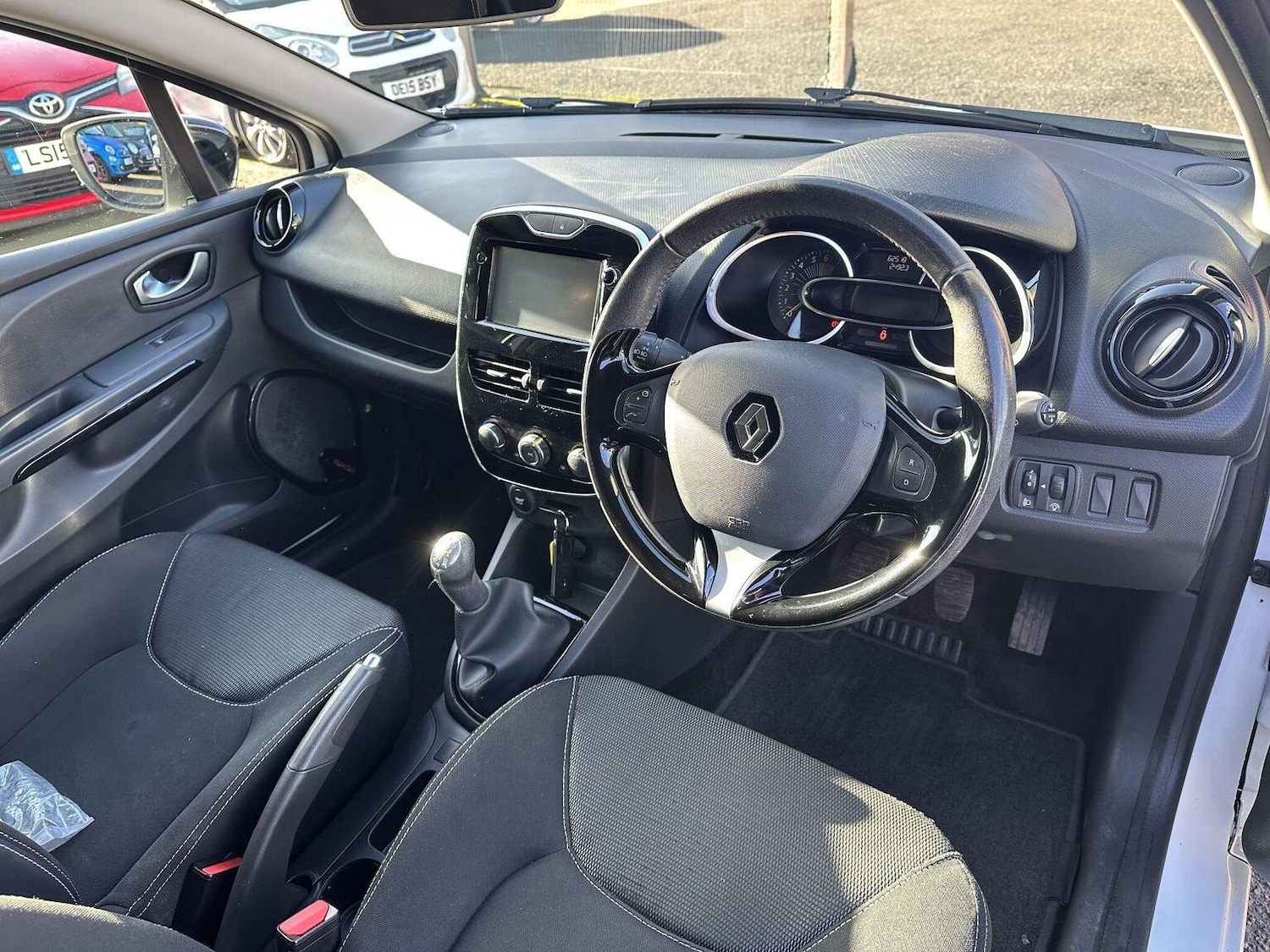 Used Renault Clio 2015 for sale - 77357308: Photo 21