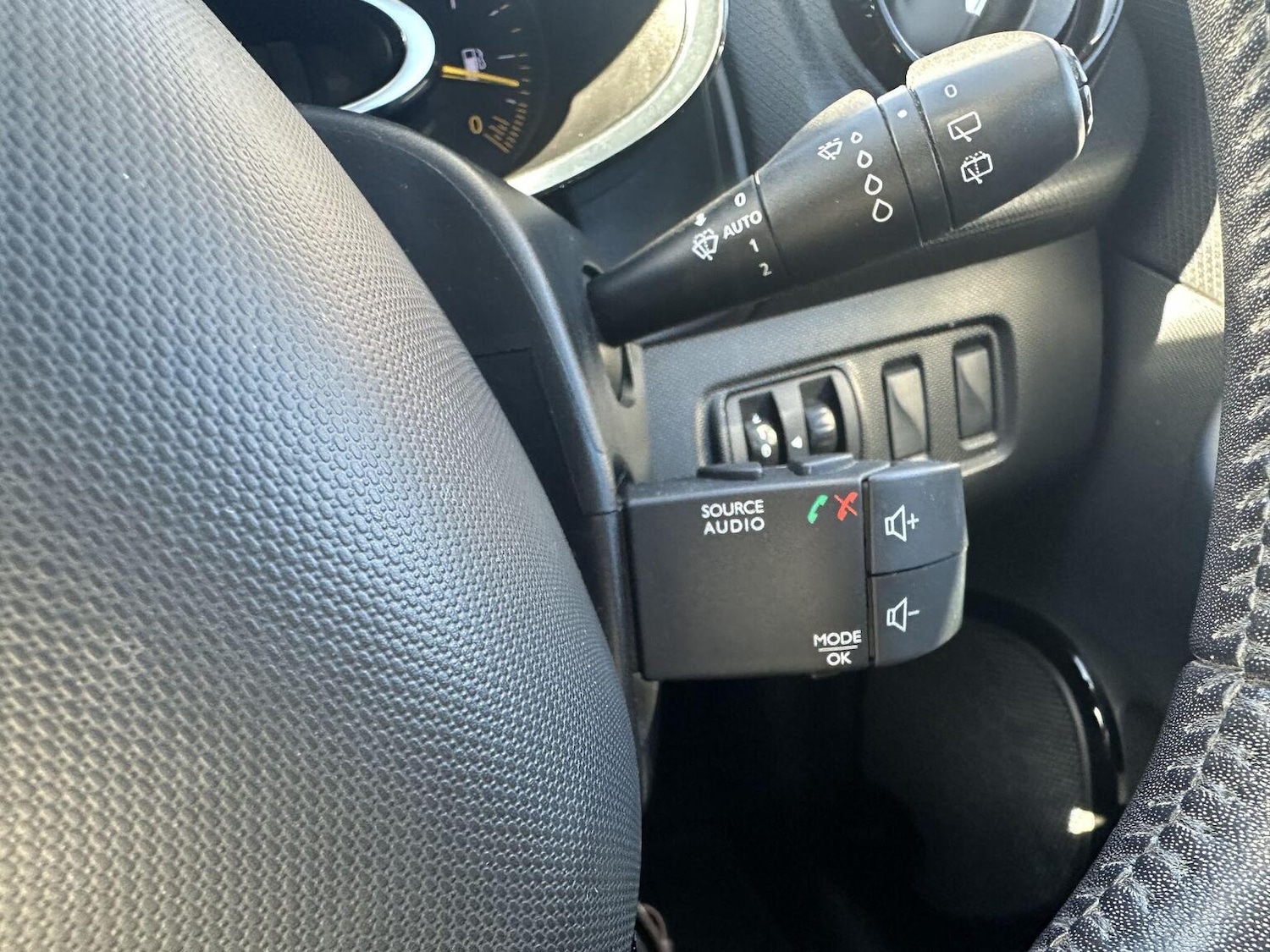 Used Renault Clio 2015 for sale - 77357308: Photo 25