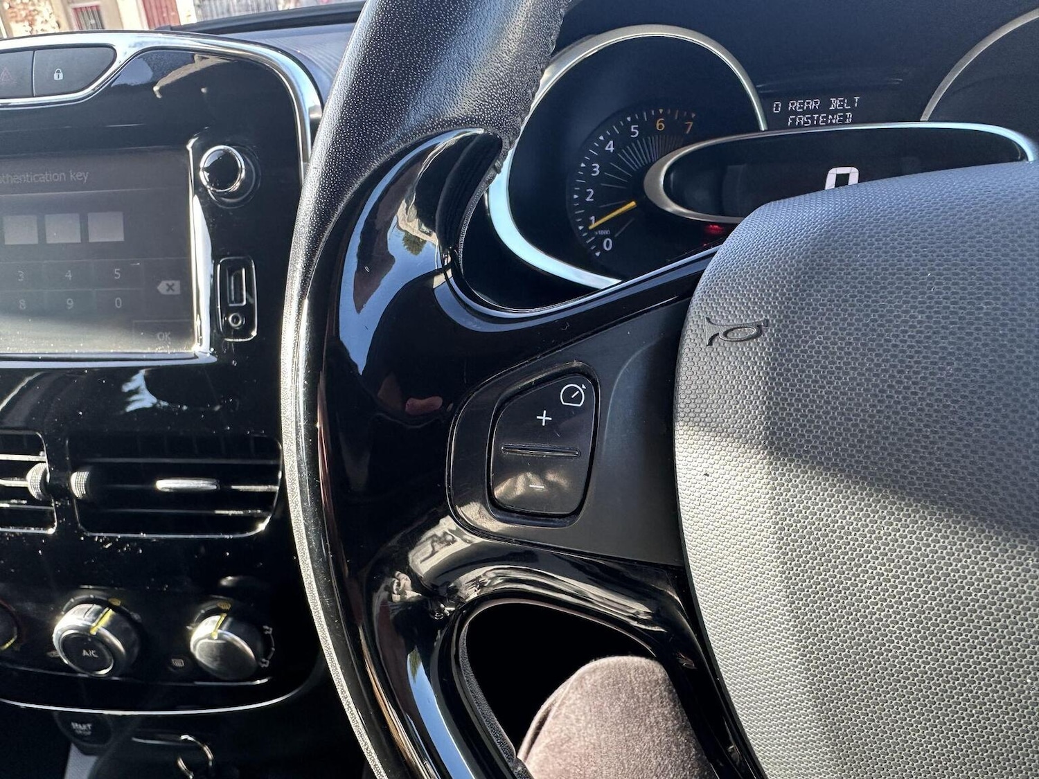 Used Renault Clio 2015 for sale - 77357308: Photo 27