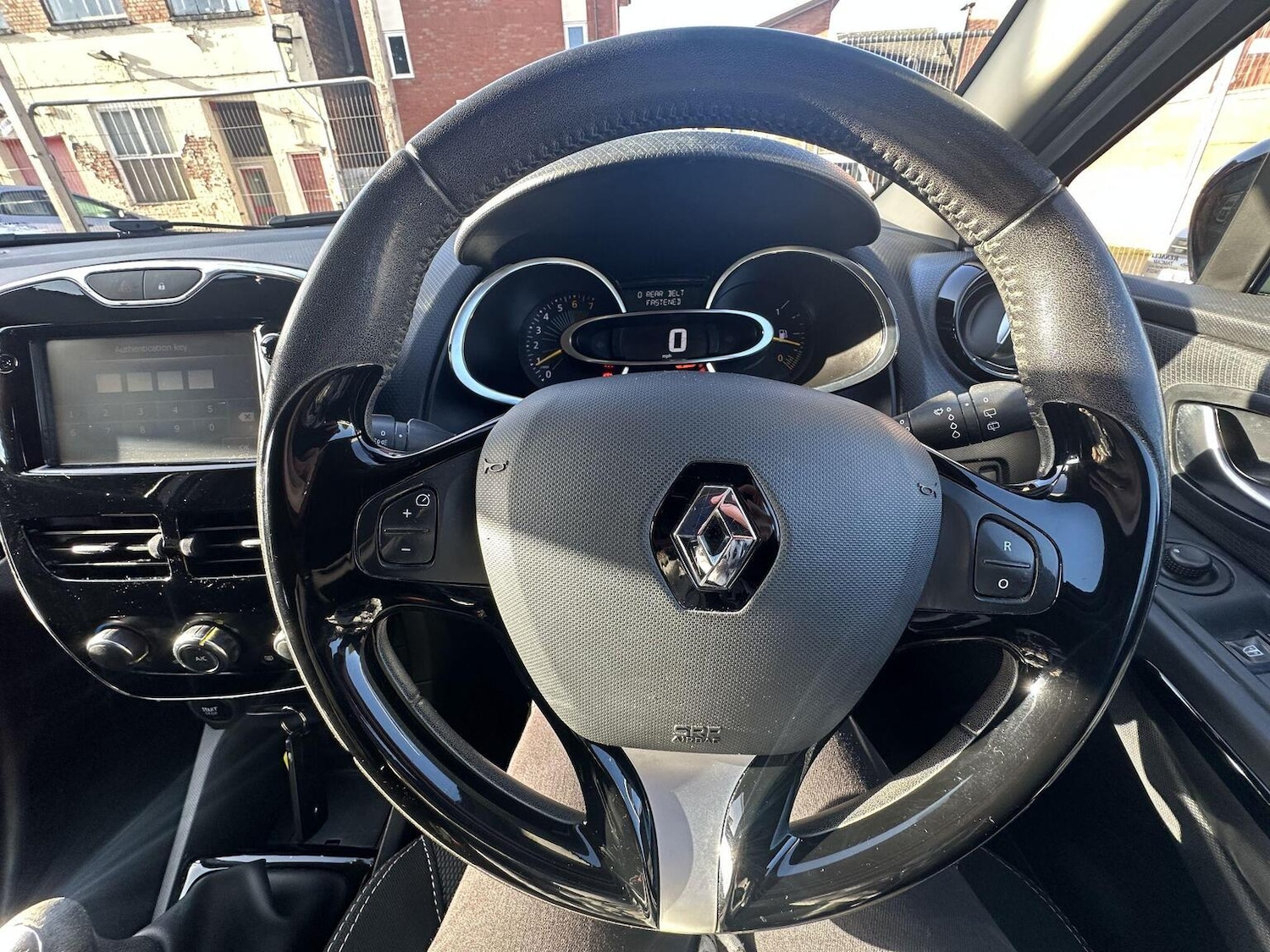 Used Renault Clio 2015 for sale - 77357308: Photo 28