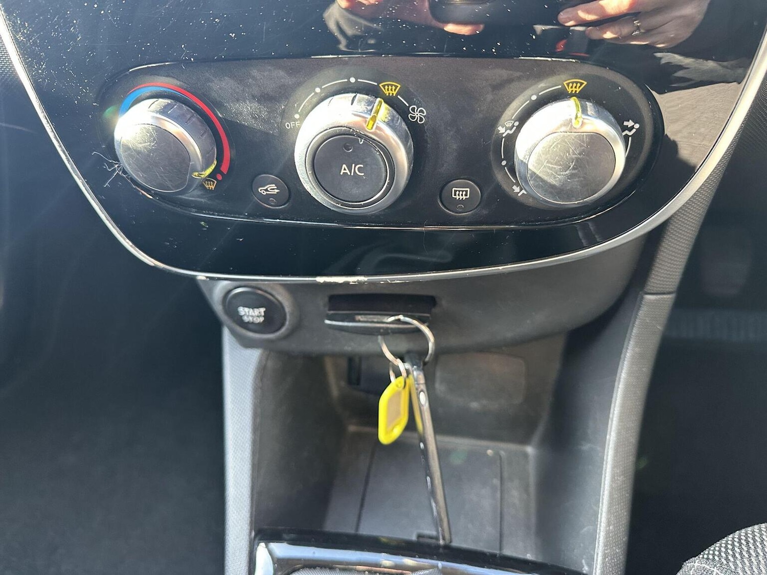 Used Renault Clio 2015 for sale - 77357308: Photo 30