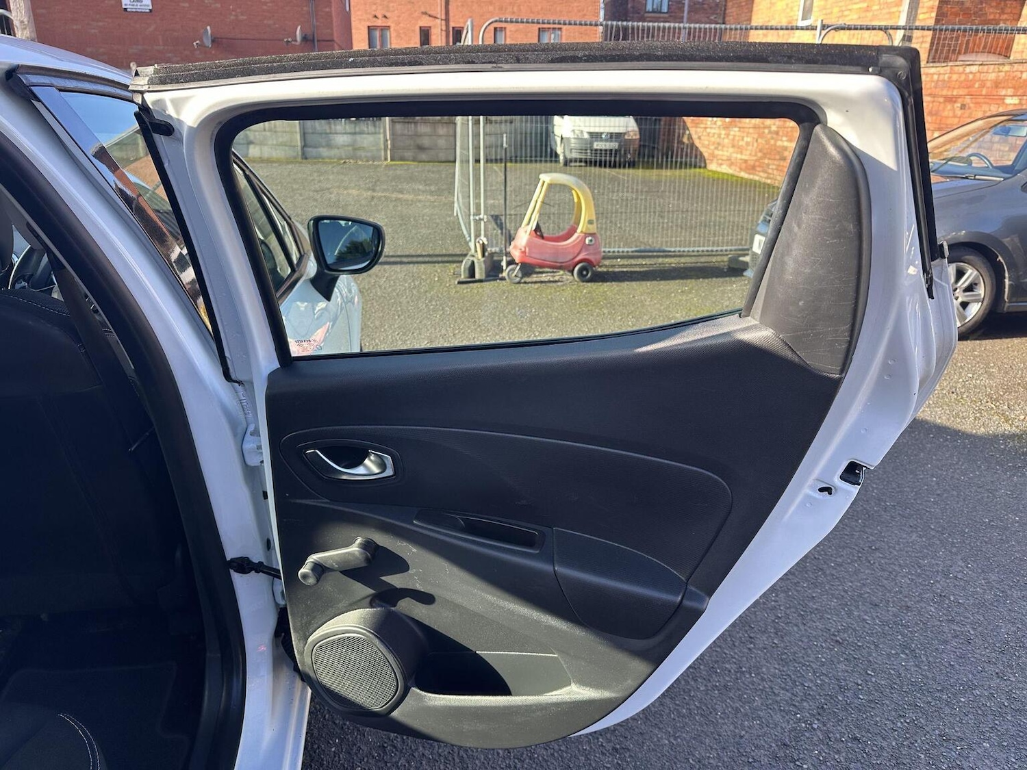 Used Renault Clio 2015 for sale - 77357308: Photo 37