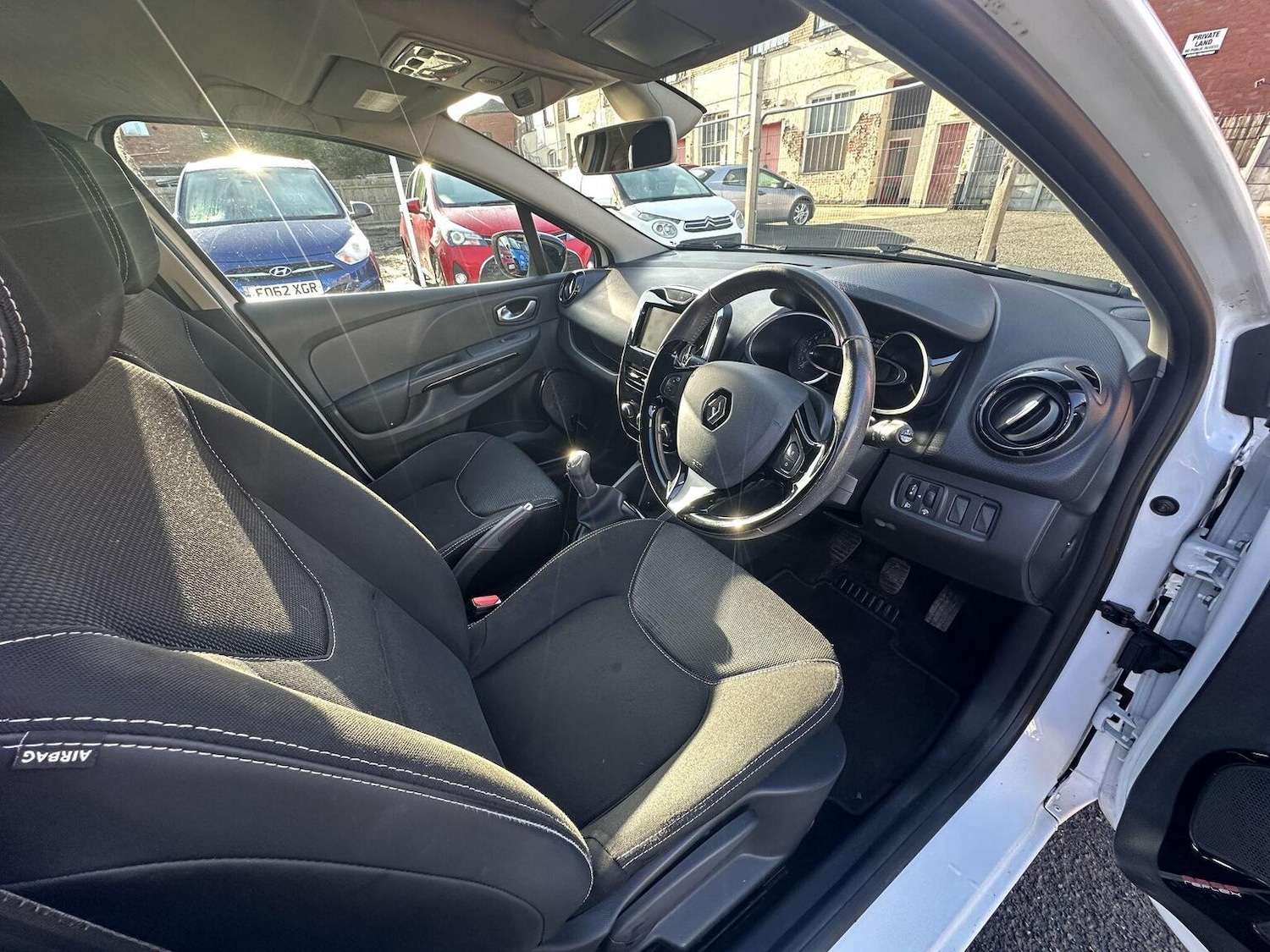 Used Renault Clio 2015 for sale - 77357308: Photo 41