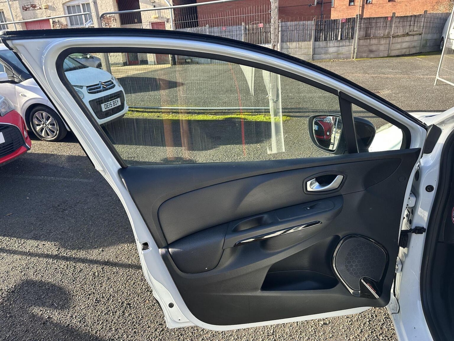 Used Renault Clio 2015 for sale - 77357308: Photo 47