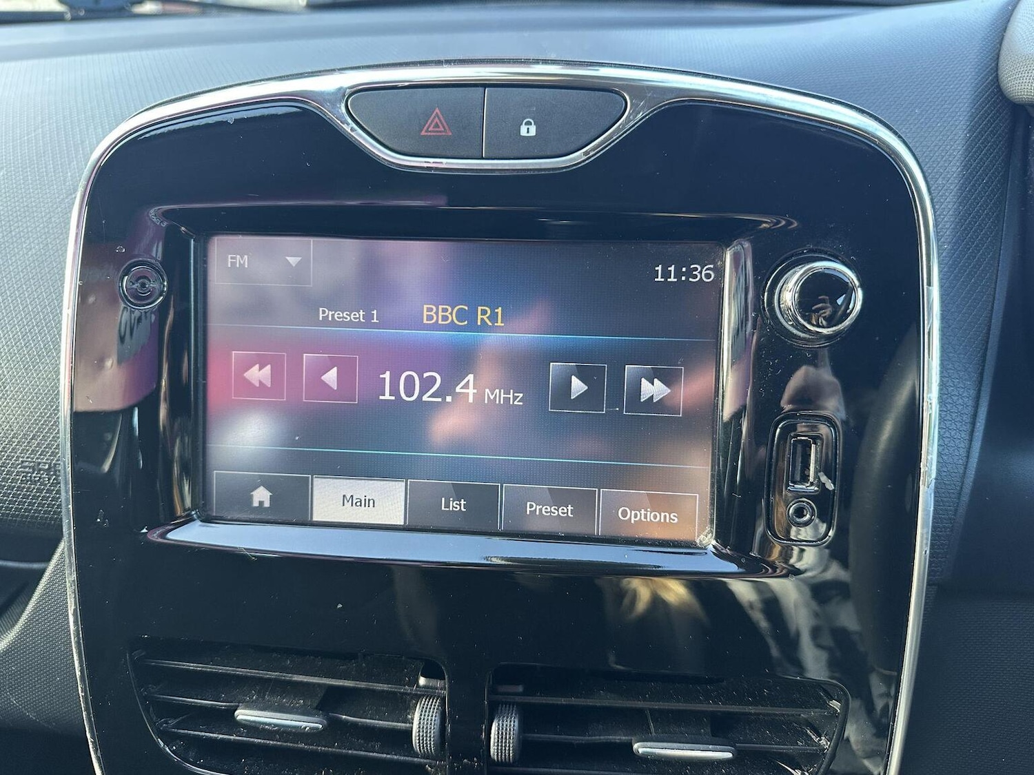 Used Renault Clio 2015 for sale - 77357308: Photo 50