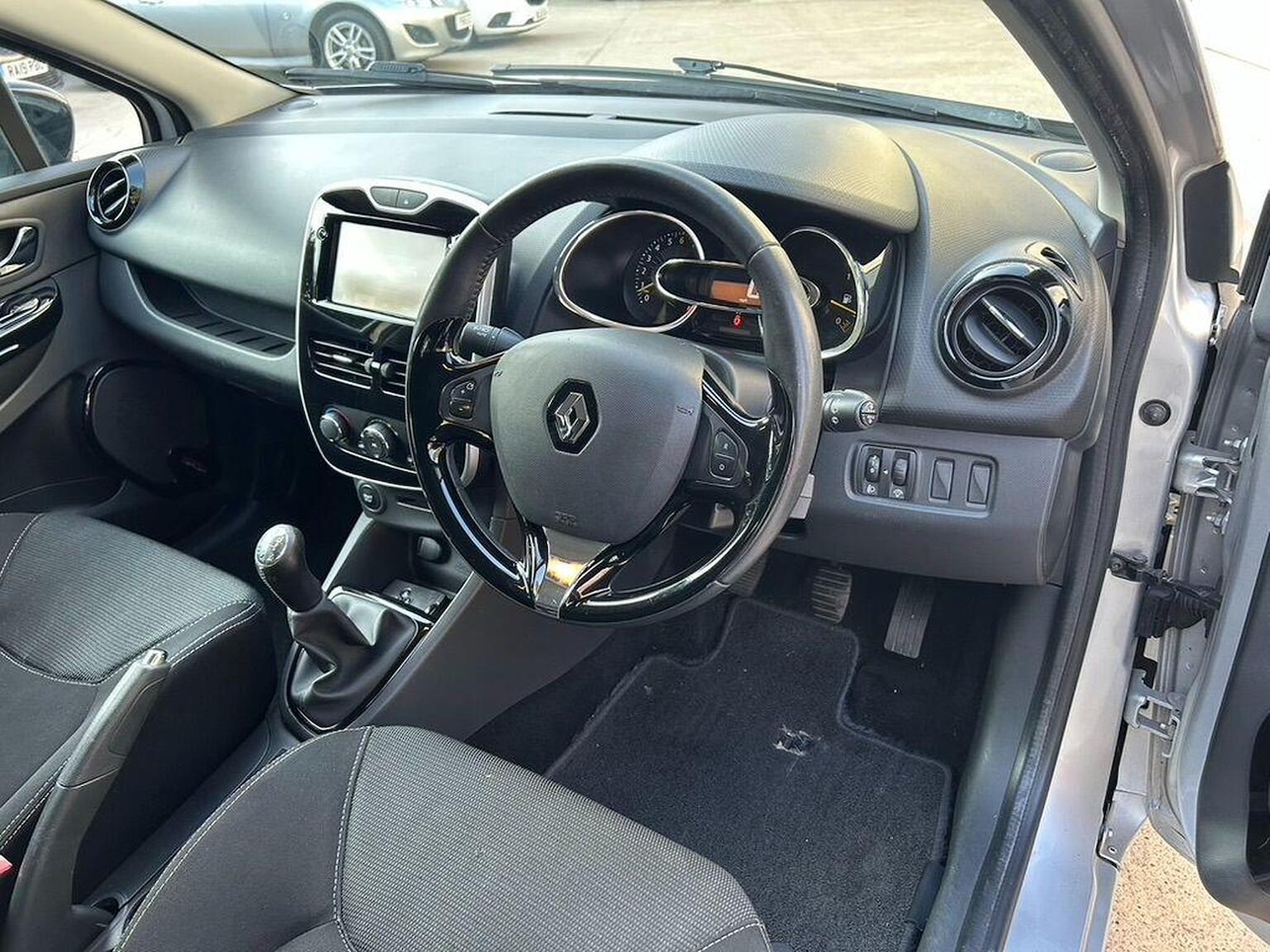 Used Renault Clio 2014 for sale - 77792924: Photo 11