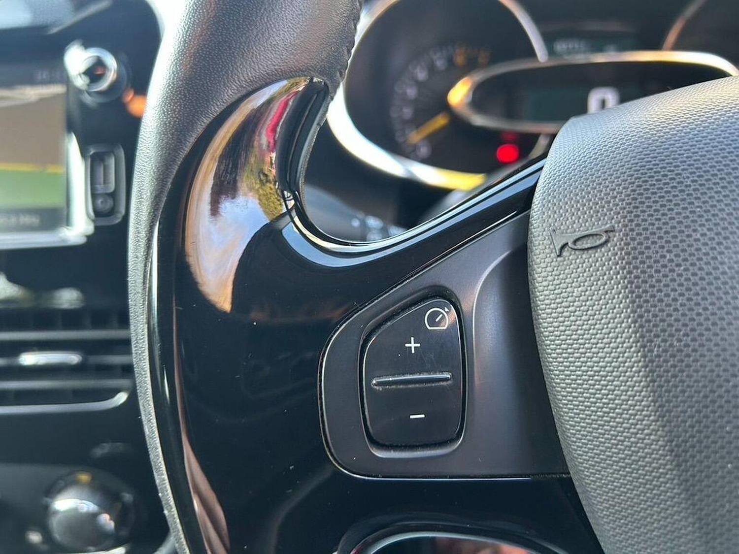 Used Renault Clio 2014 for sale - 77792924: Photo 21