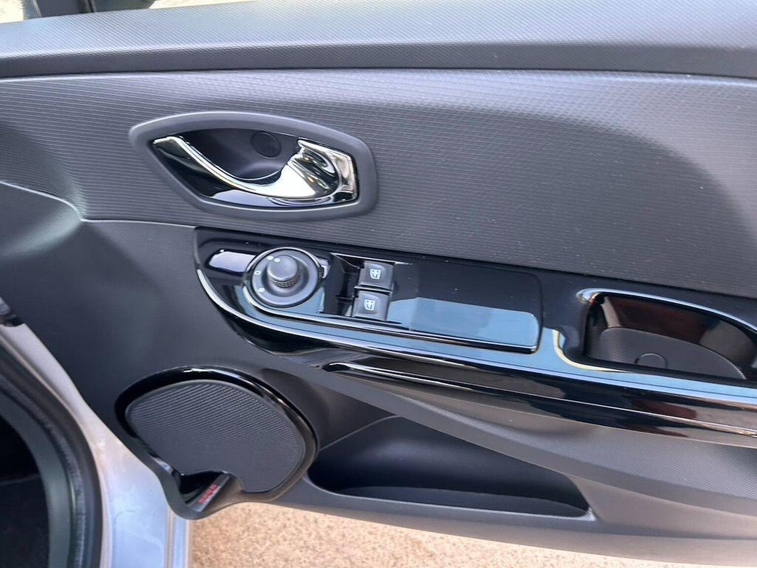 Used Renault Clio 2014 for sale - 77792924: Photo 28