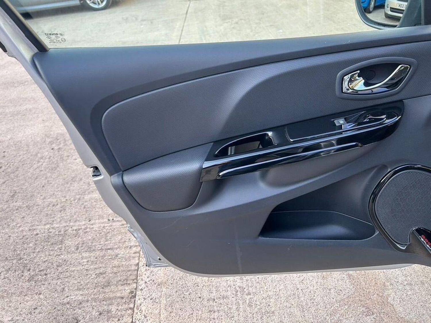 Used Renault Clio 2014 for sale - 77792924: Photo 31