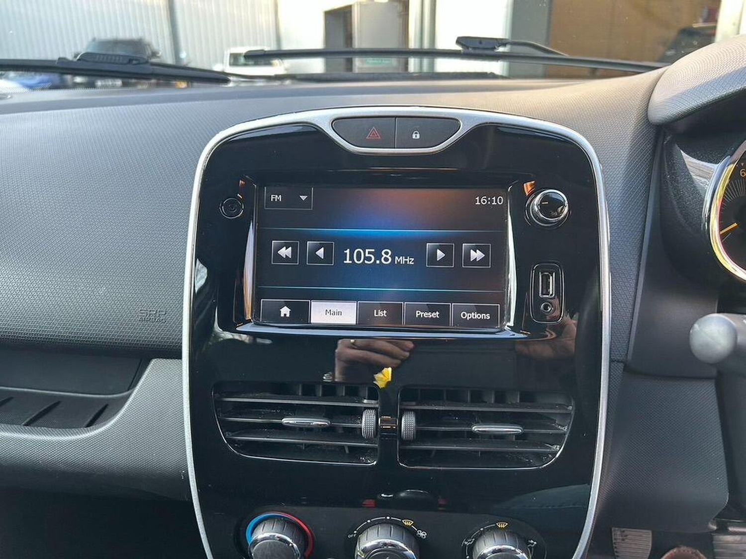 Used Renault Clio 2014 for sale - 77792924: Photo 36