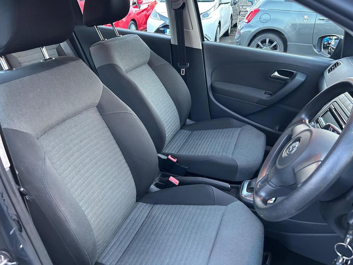 Used Volkswagen Polo 2011 for sale - 76963280: Photo 15