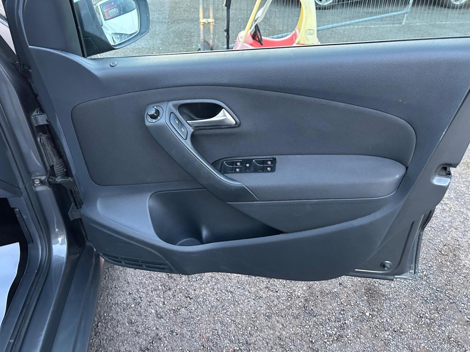 Used Volkswagen Polo 2011 for sale - 76963280: Photo 19