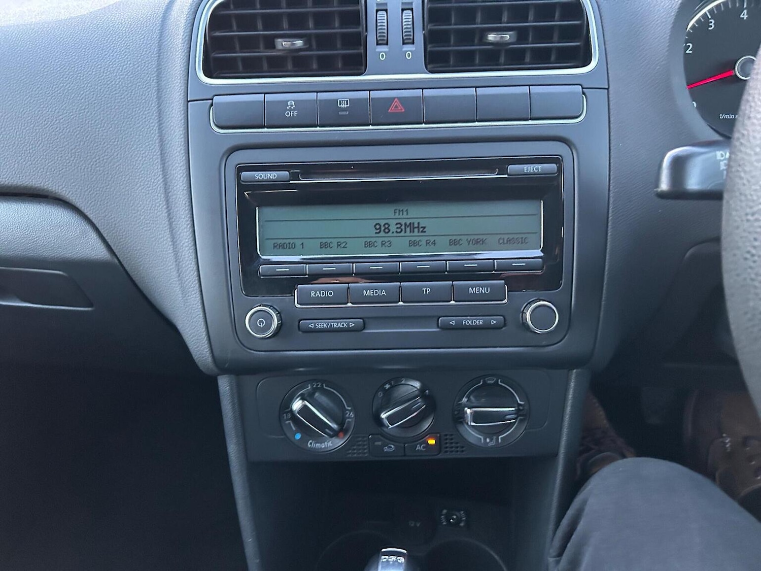 Used Volkswagen Polo 2011 for sale - 76963280: Photo 28