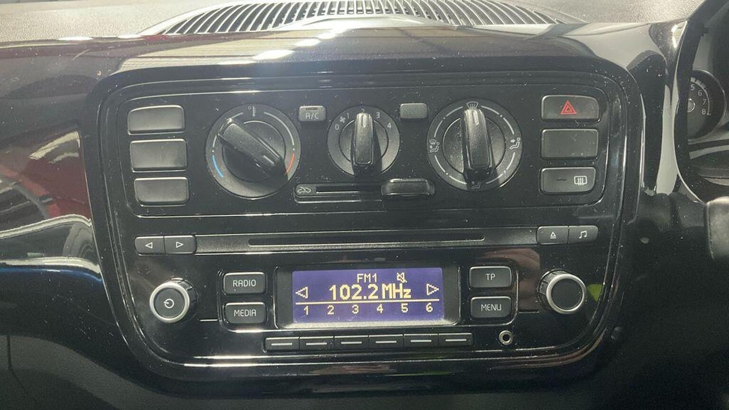 Used Volkswagen up! 2014 for sale - 77681814: Photo 4