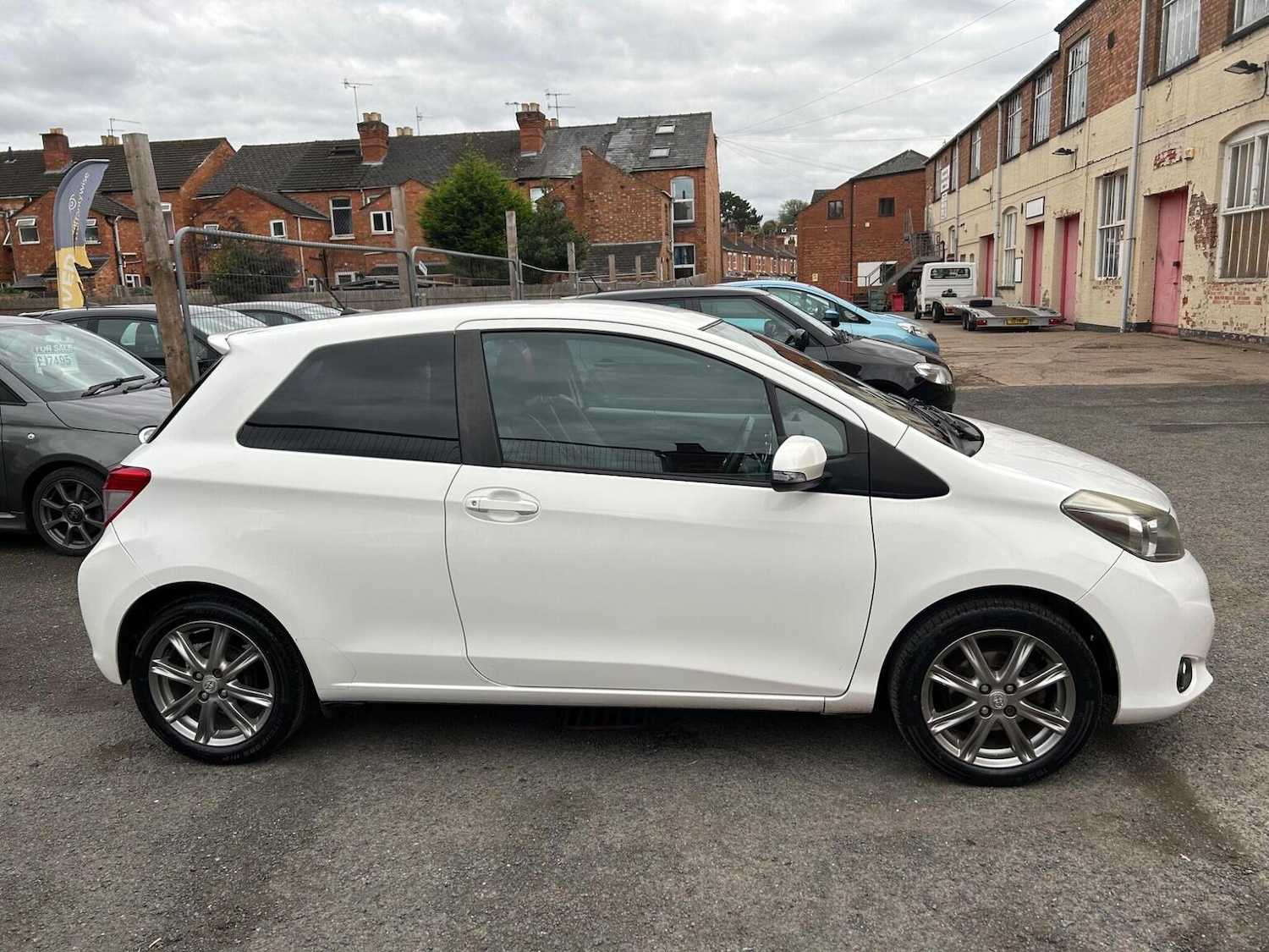 Used Toyota Yaris 2012 for sale - 76963399: Photo 10