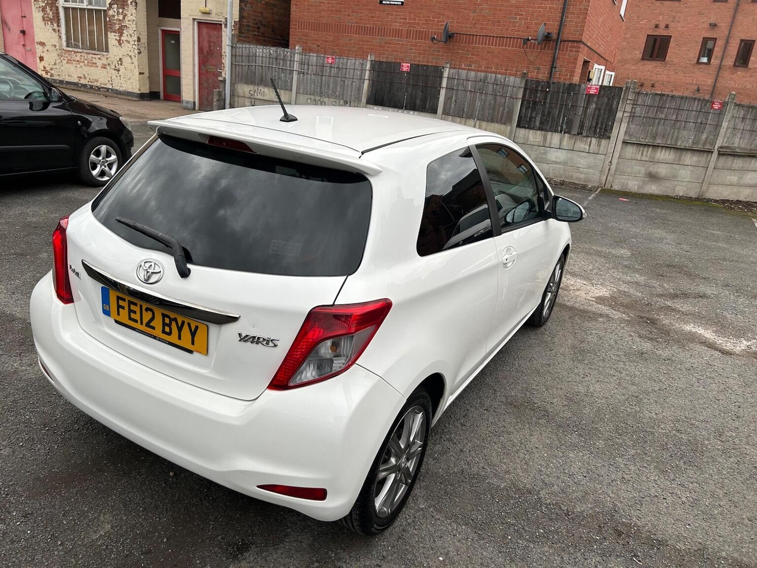 Used Toyota Yaris 2012 for sale - 76963399: Photo 11