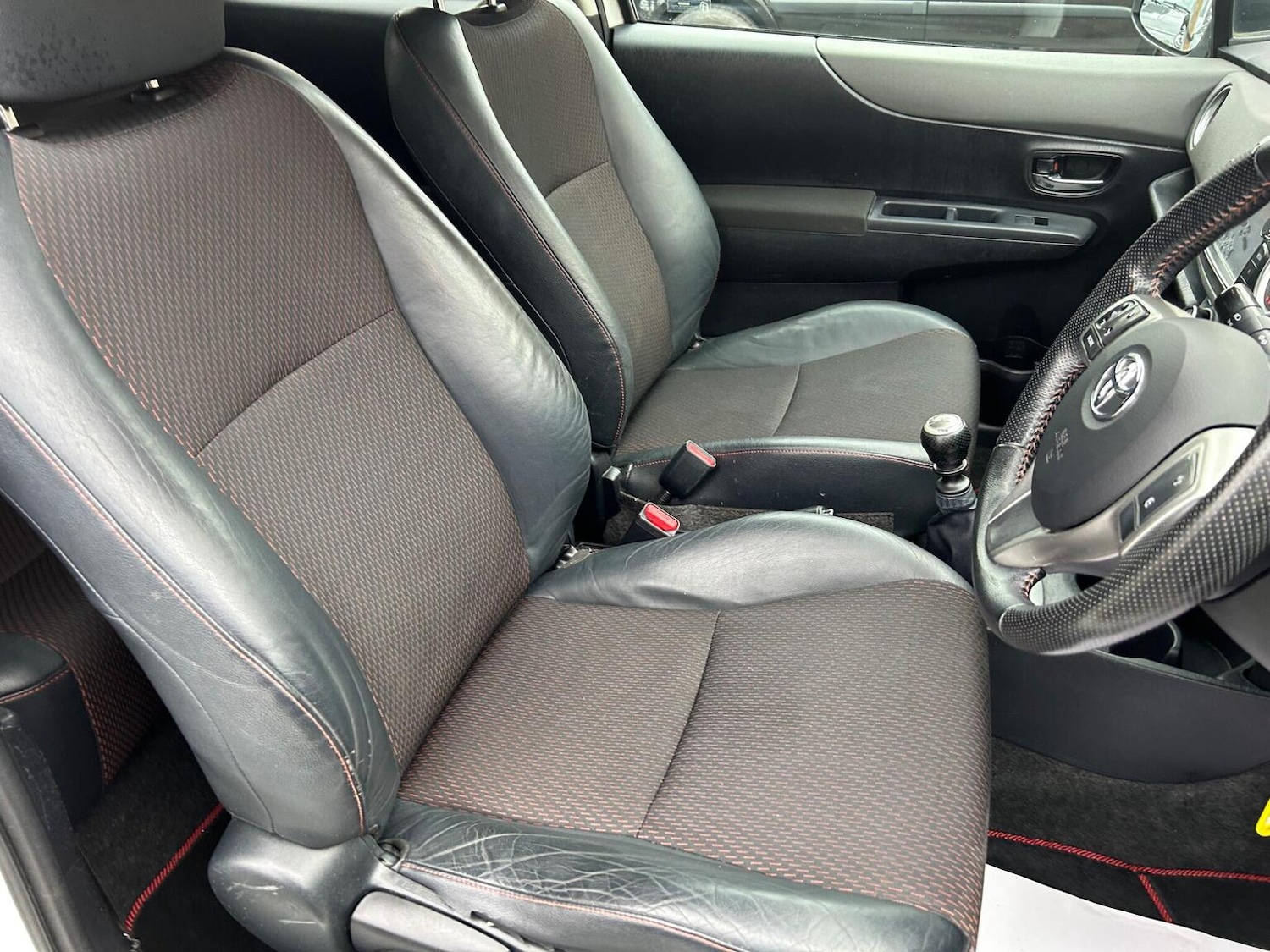 Used Toyota Yaris 2012 for sale - 76963399: Photo 15