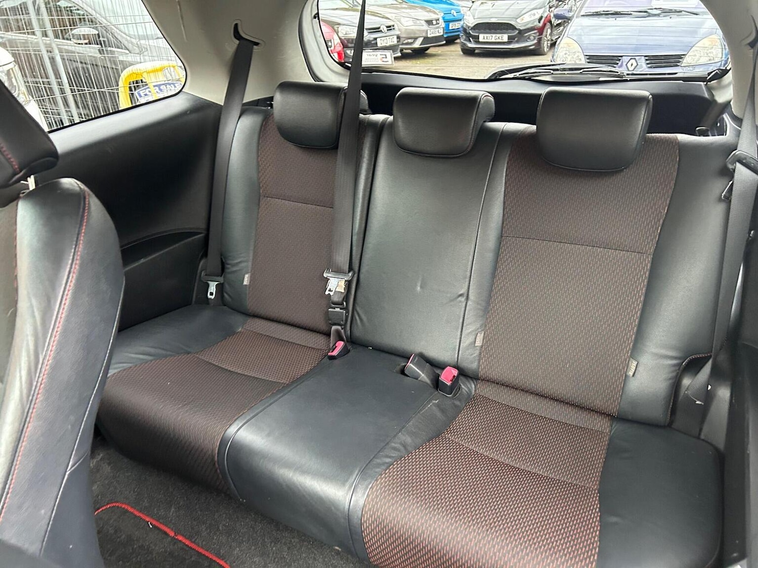 Used Toyota Yaris 2012 for sale - 76963399: Photo 18