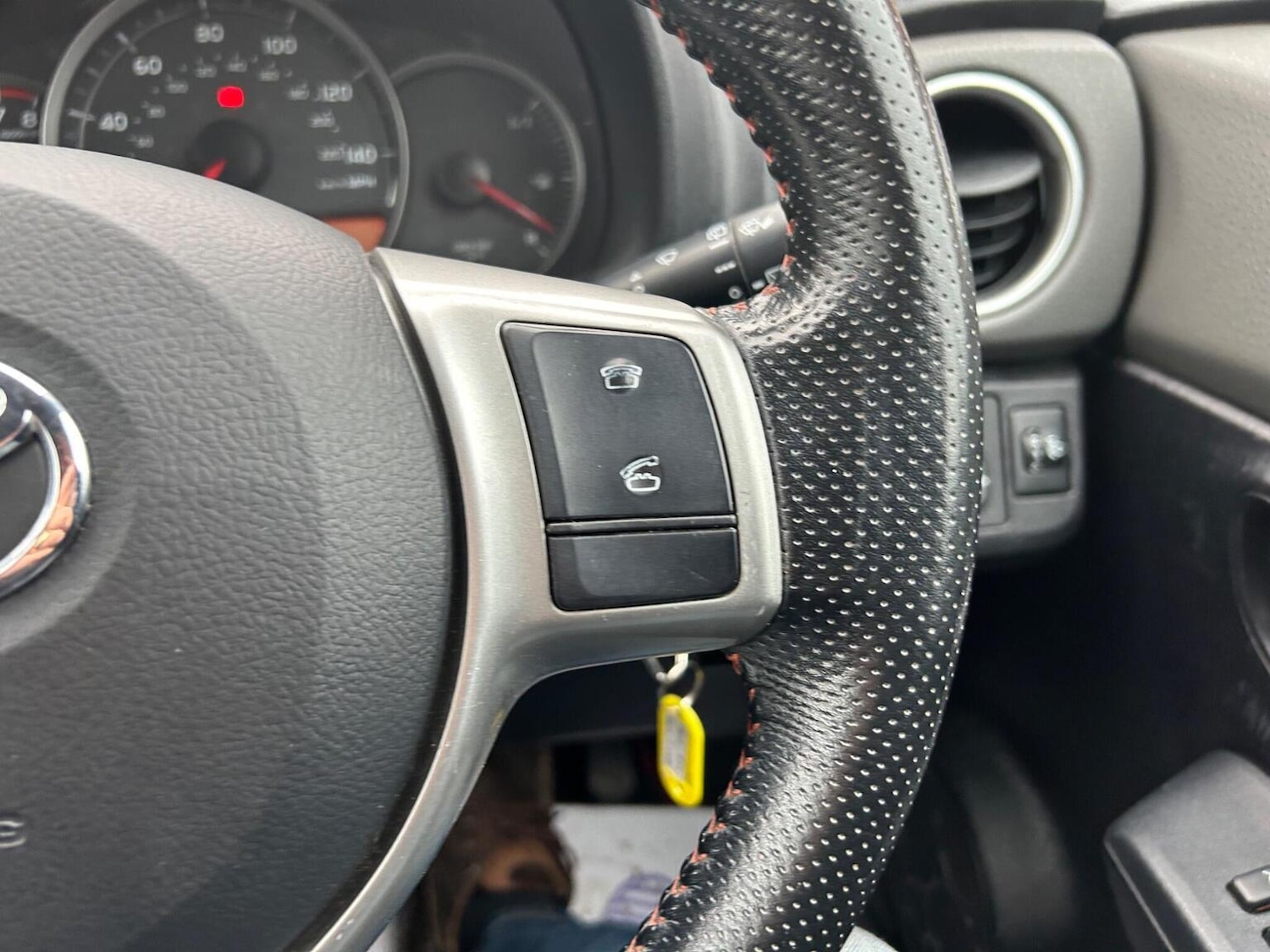 Used Toyota Yaris 2012 for sale - 76963399: Photo 19