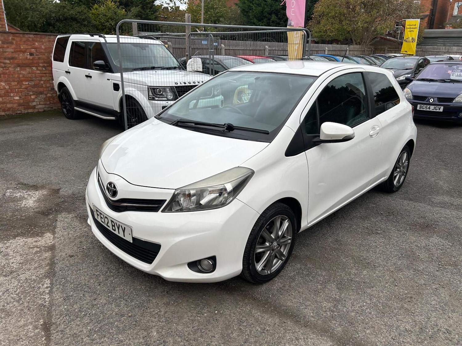 Used Toyota Yaris 2012 for sale - 76963399: Photo 3