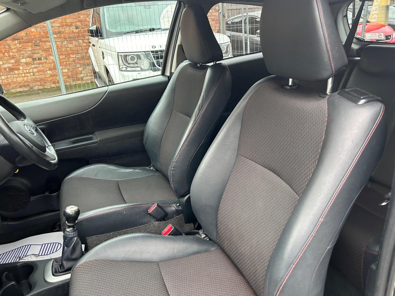 Used Toyota Yaris 2012 for sale - 76963399: Photo 38