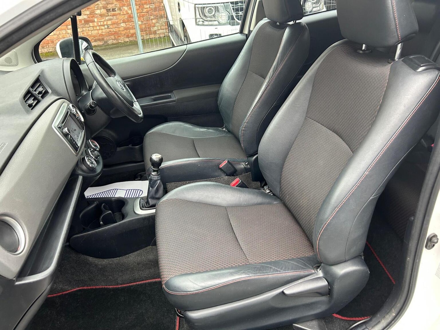 Used Toyota Yaris 2012 for sale - 76963399: Photo 39