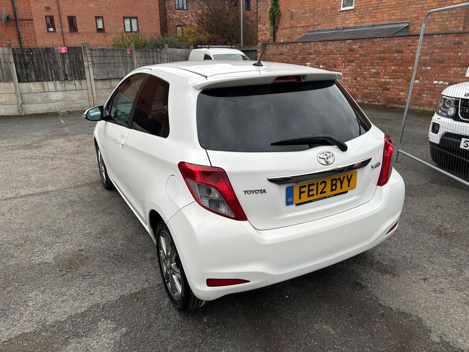 Used Toyota Yaris 2012 for sale - 76963399: Photo 4