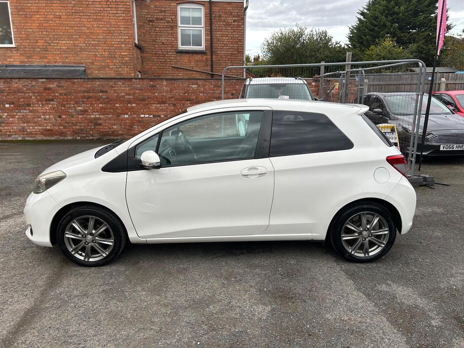 Used Toyota Yaris 2012 for sale - 76963399: Photo 7