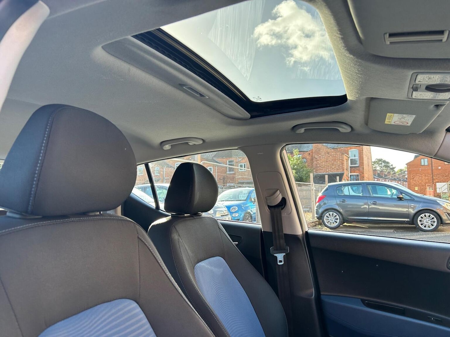 Used Hyundai i10 2016 for sale - 77052994: Photo 42