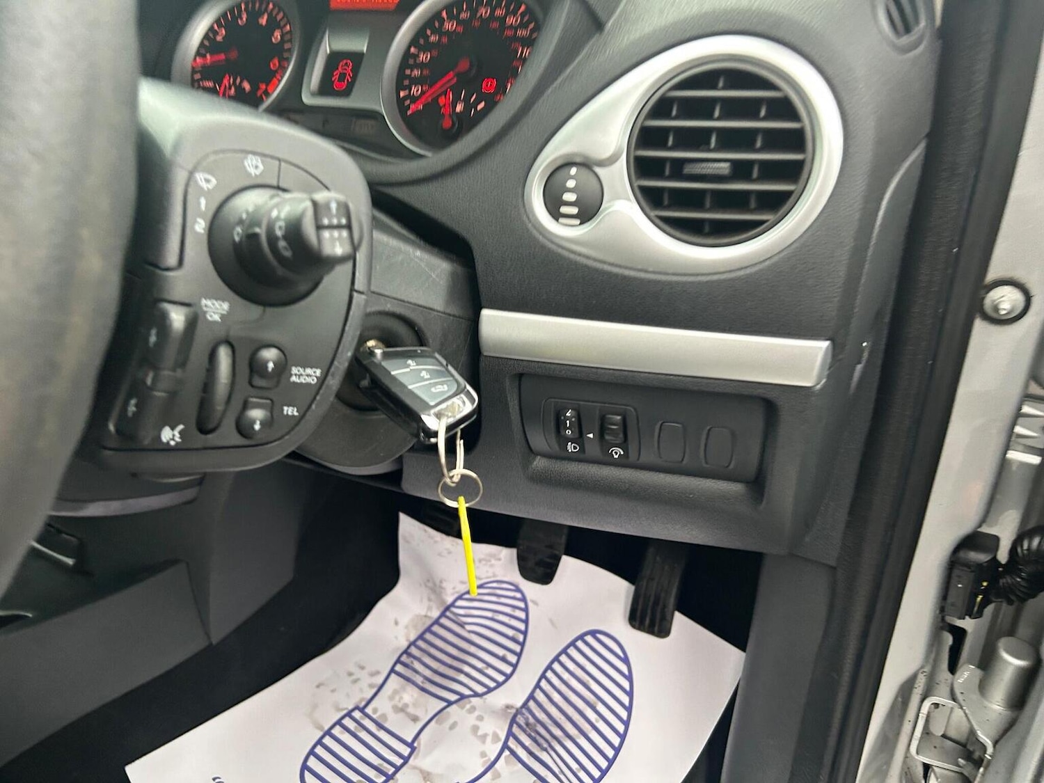 Used Renault Clio 2012 for sale - 76963273: Photo 12