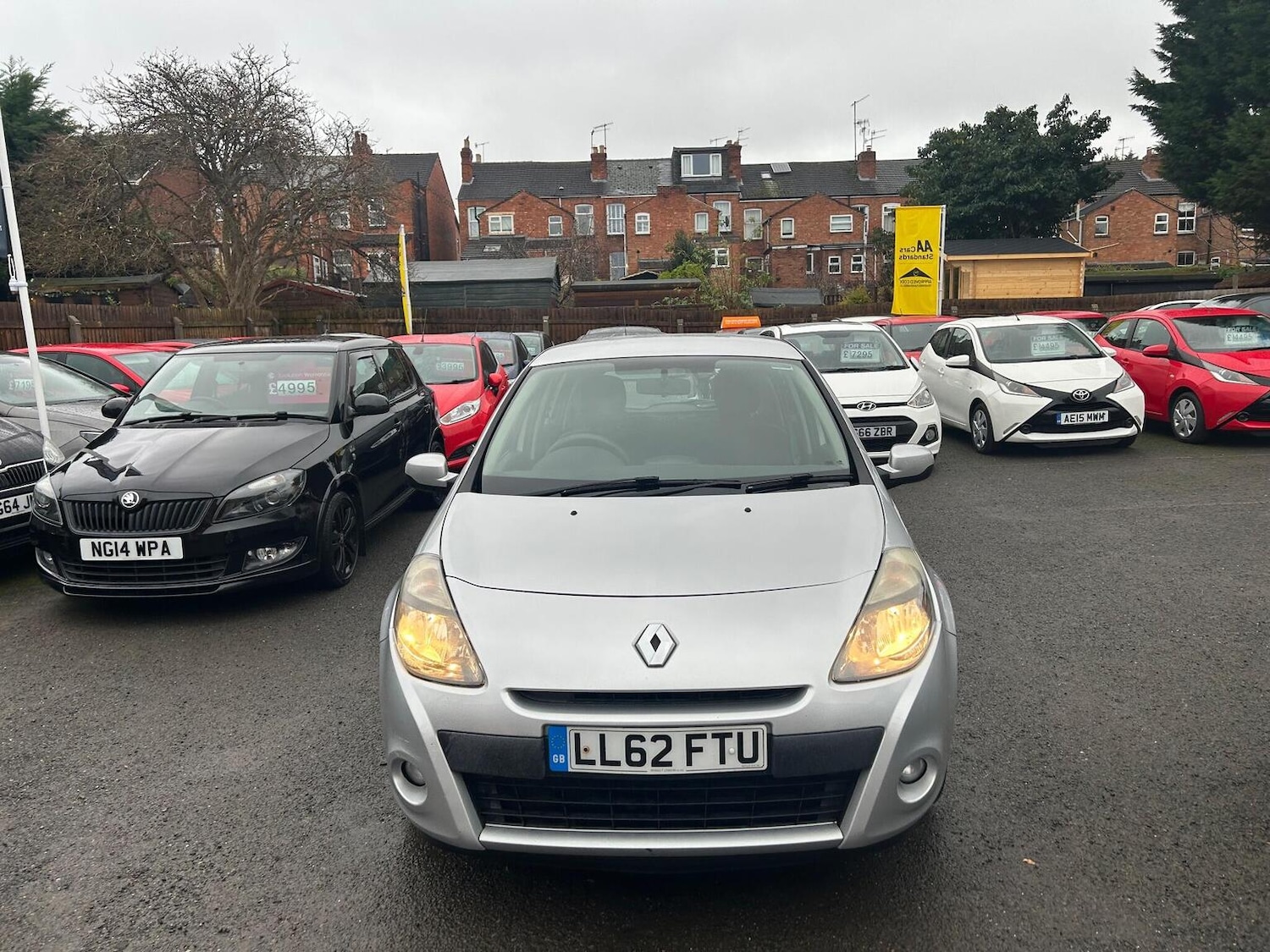 Used Renault Clio 2012 for sale - 76963273: Photo 2