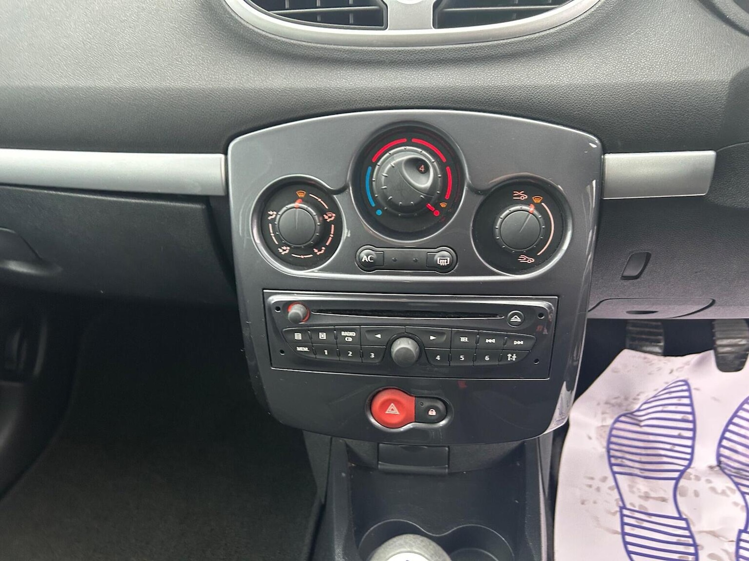 Used Renault Clio 2012 for sale - 76963273: Photo 22