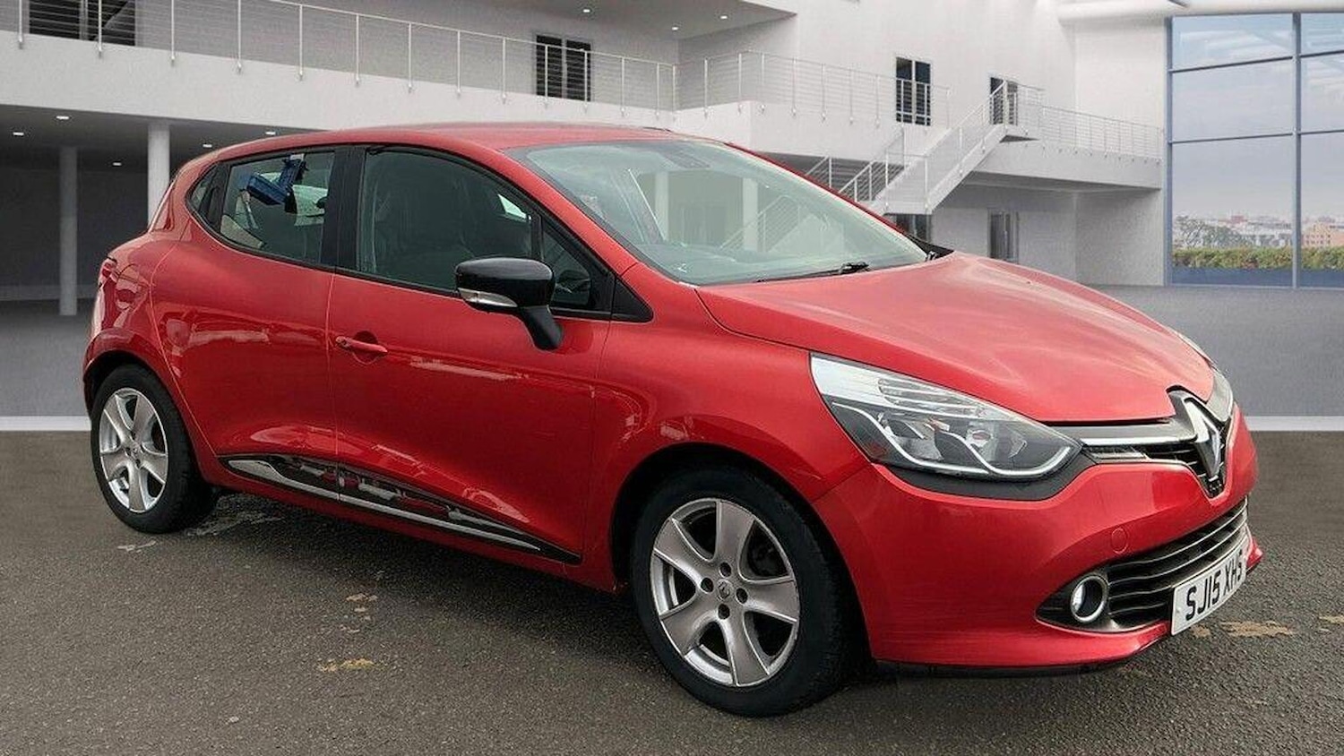 Used Renault Clio 2015 for sale - 77535957: Photo 2