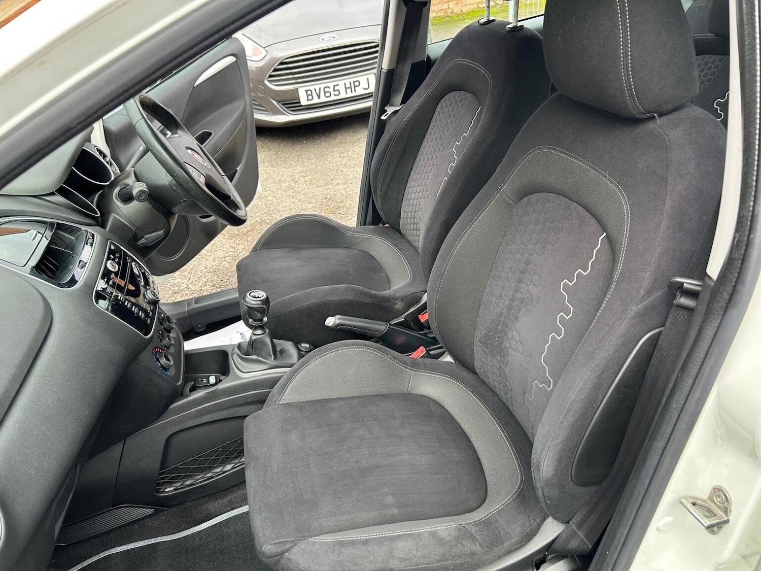 Used Fiat Punto 2015 for sale - 76963253: Photo 41