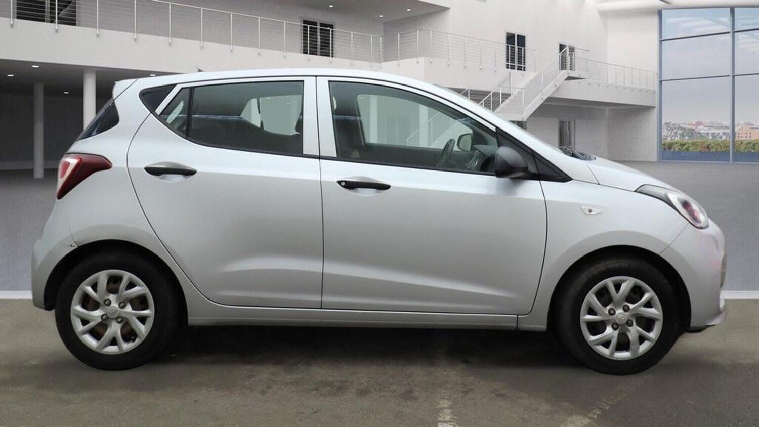 Used Hyundai i10 2017 for sale - 77844886: Photo 8