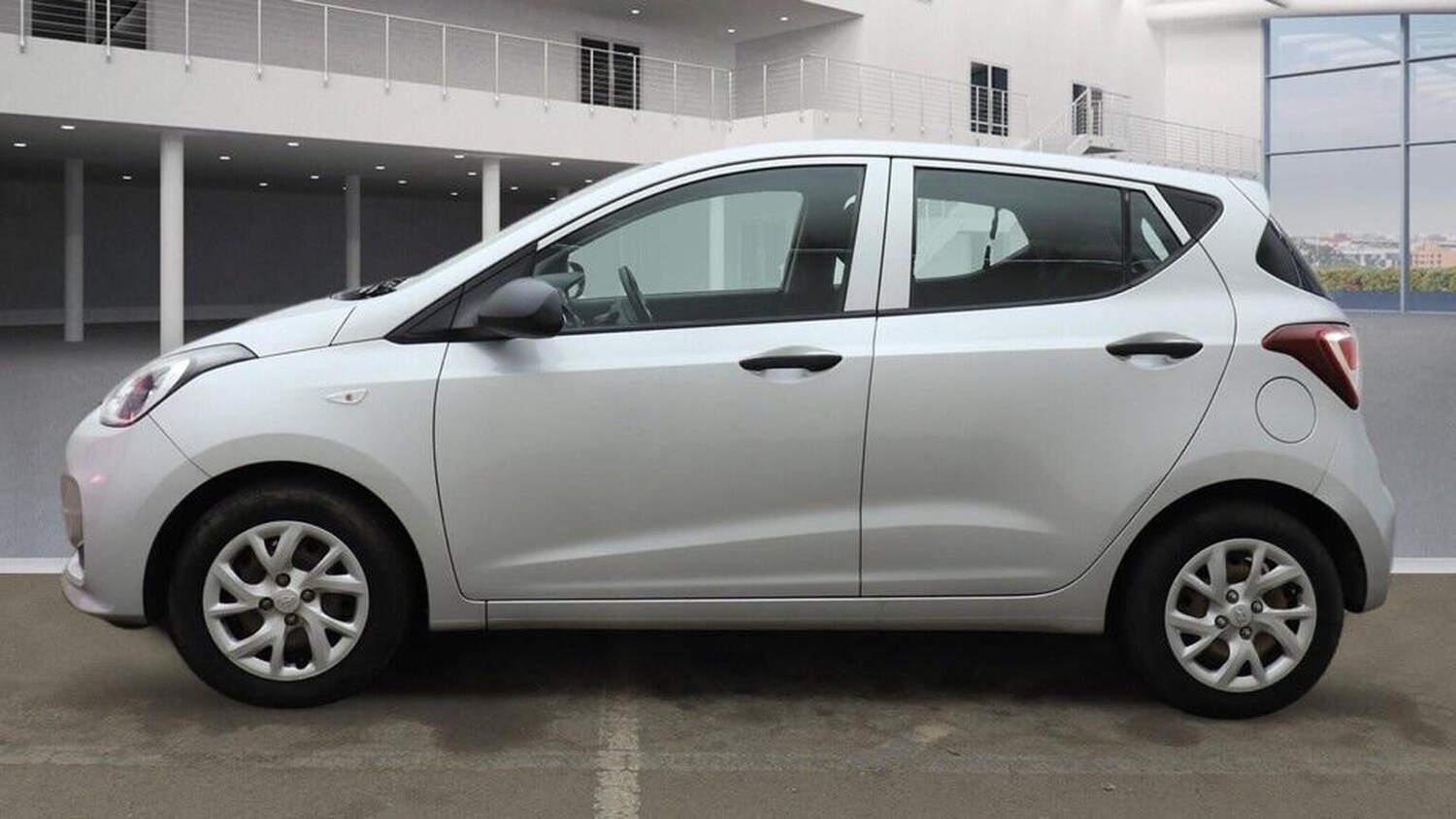 Used Hyundai i10 2017 for sale - 77844886: Photo 9