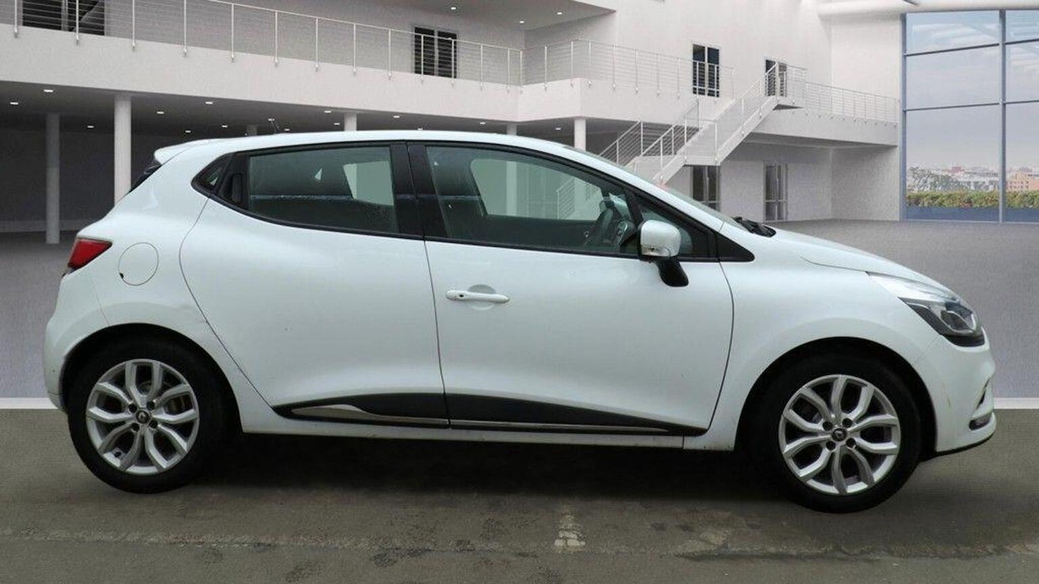 Used Renault Clio 2018 for sale - 77508596: Photo 4