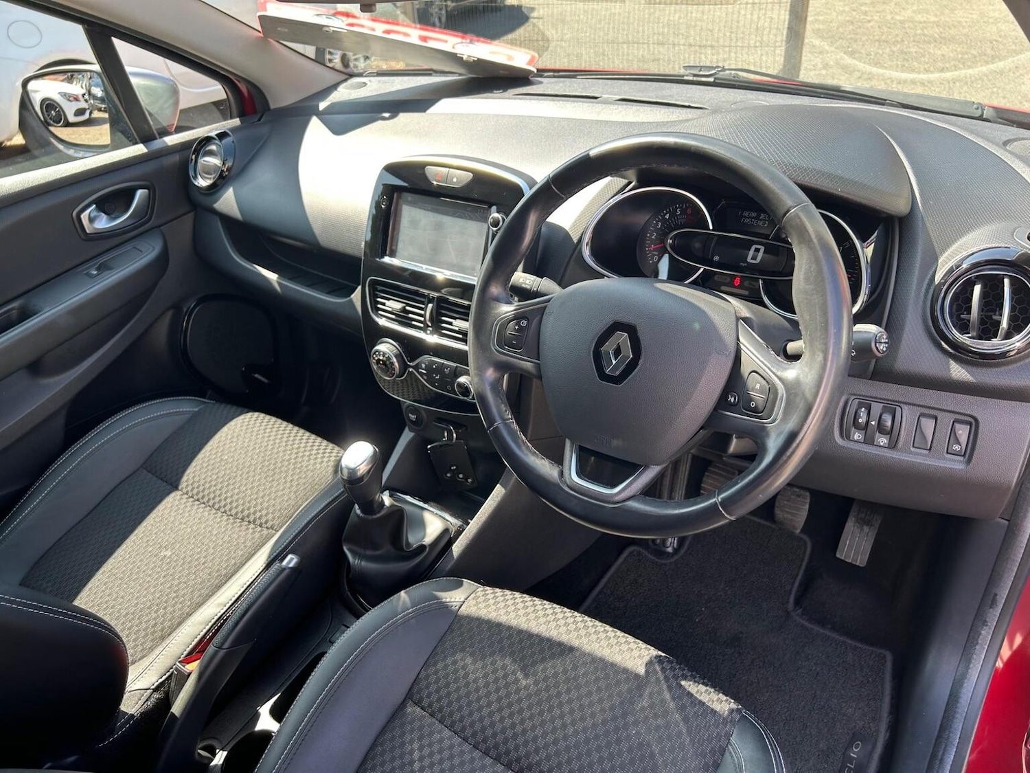 Used Renault Clio 2018 for sale - 76963421: Photo 13
