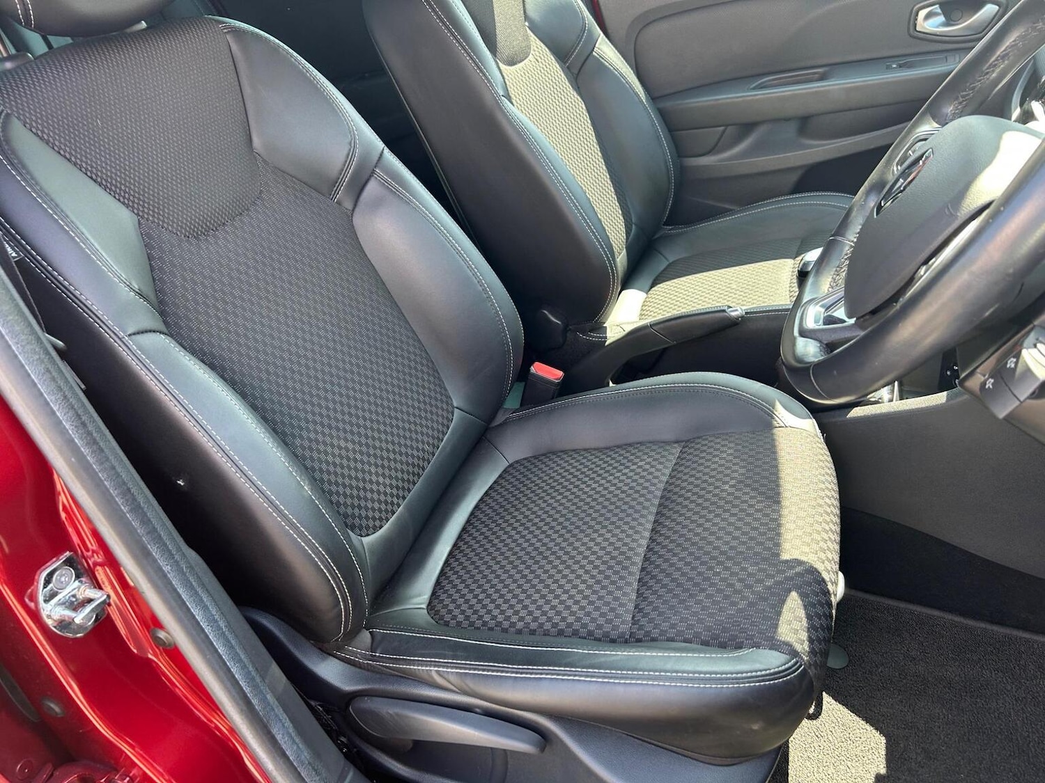 Used Renault Clio 2018 for sale - 76963421: Photo 14