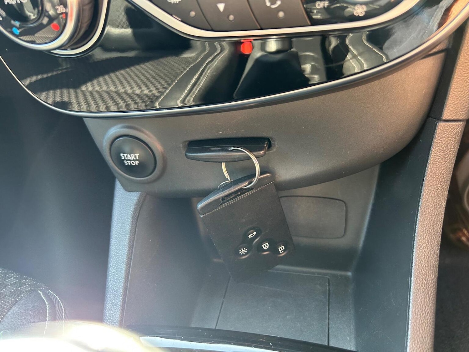 Used Renault Clio 2018 for sale - 76963421: Photo 19