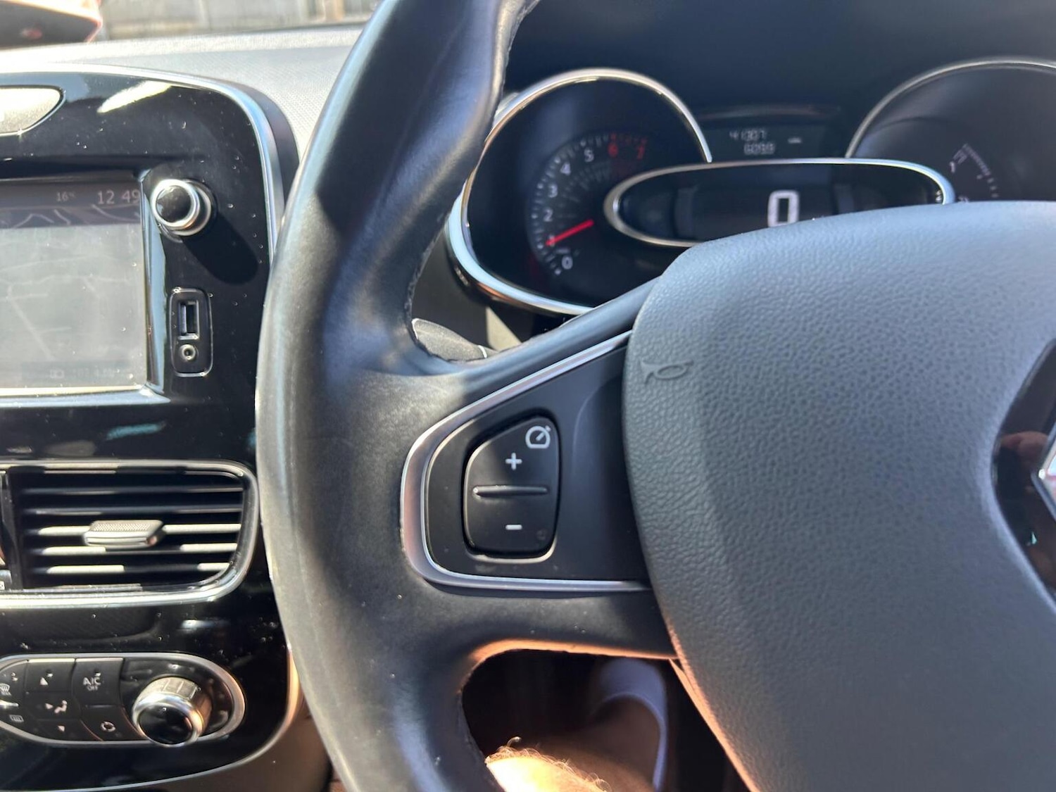 Used Renault Clio 2018 for sale - 76963421: Photo 21