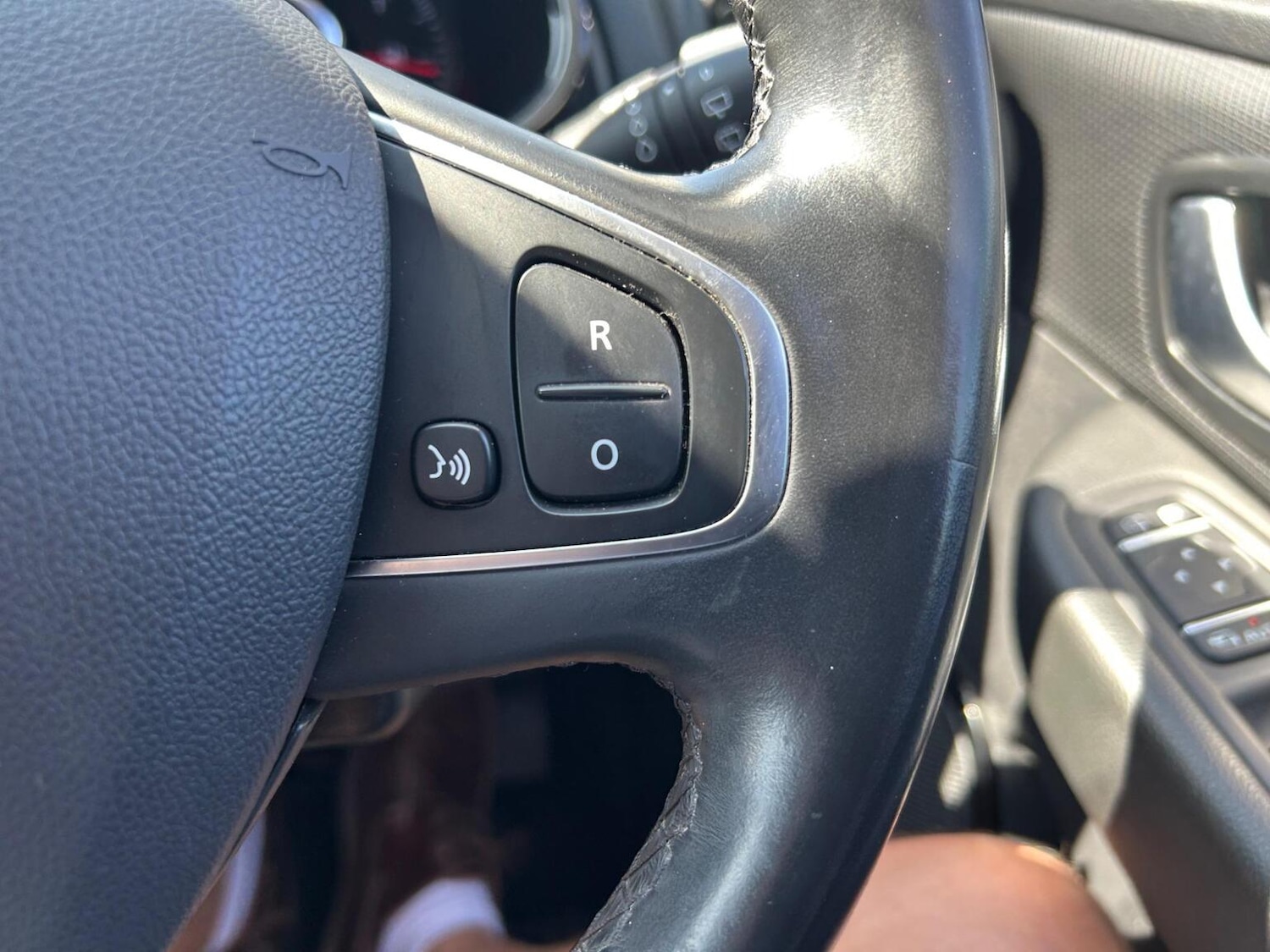 Used Renault Clio 2018 for sale - 76963421: Photo 22