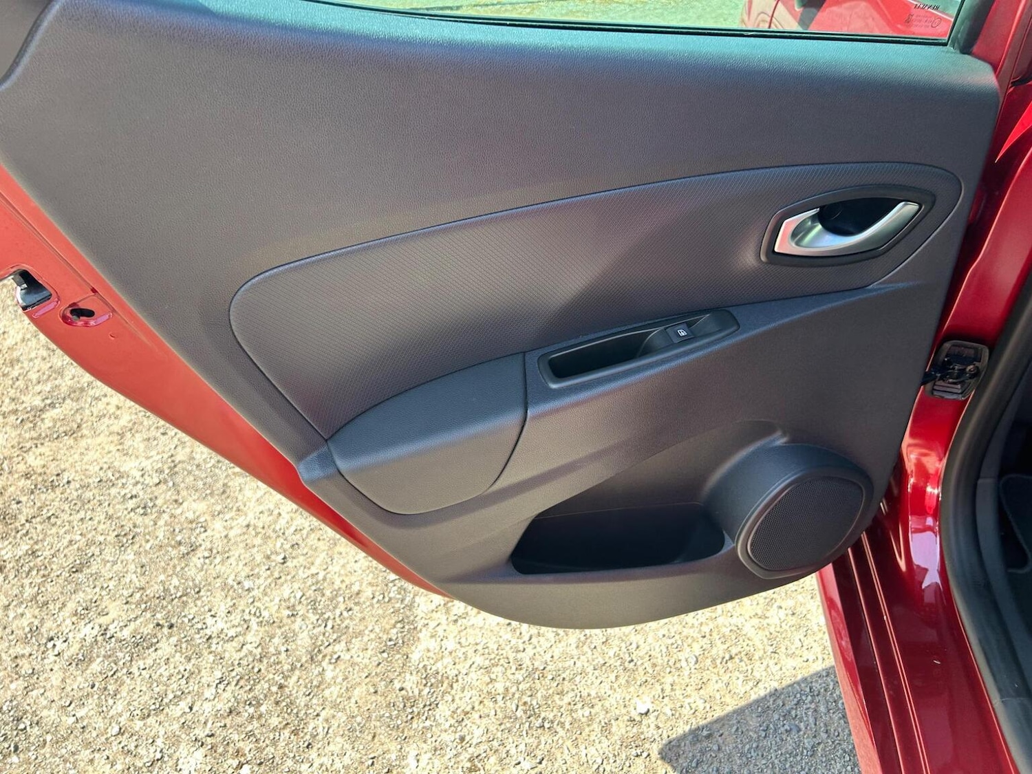 Used Renault Clio 2018 for sale - 76963421: Photo 27