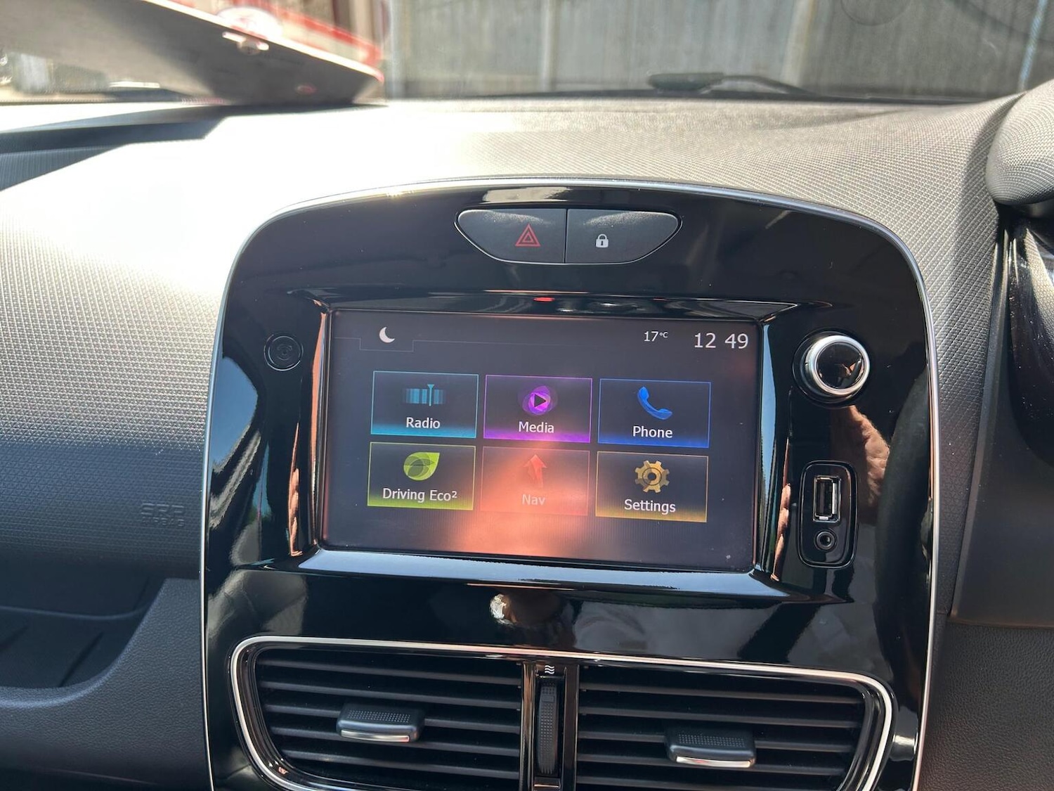 Used Renault Clio 2018 for sale - 76963421: Photo 33