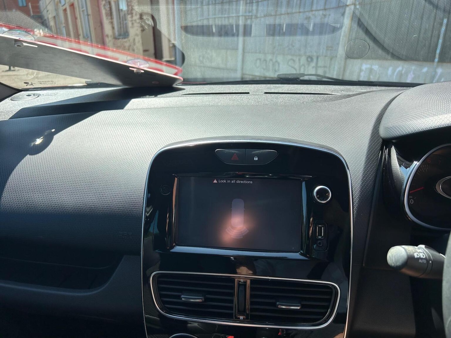 Used Renault Clio 2018 for sale - 76963421: Photo 34