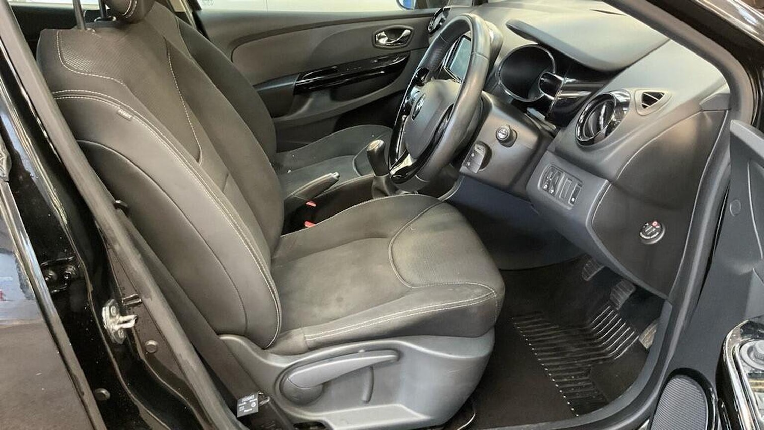 Used Renault Clio 2013 for sale - 77080762: Photo 11