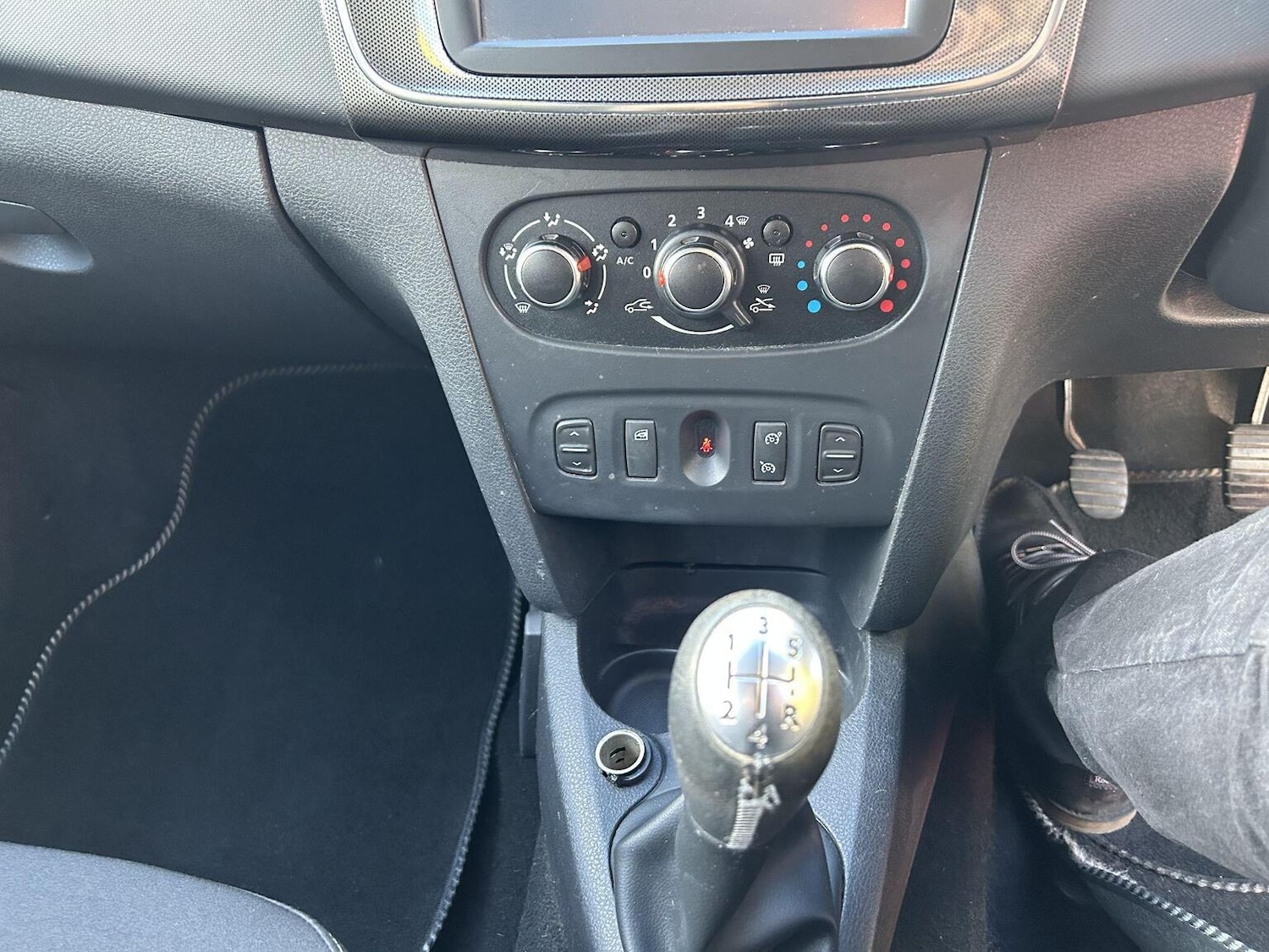 Used Dacia Sandero Stepway 2017 for sale - 77961996: Photo 8