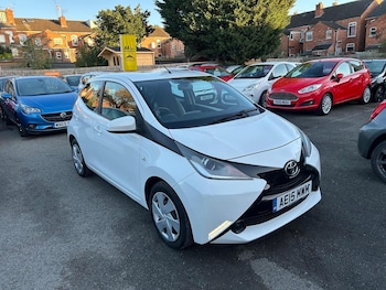 2015 - 1.0 VVT-i X-Play 5dr