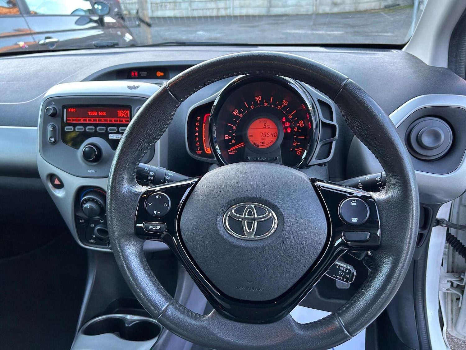 Used Toyota AYGO 2015 for sale - 76963415: Photo 40